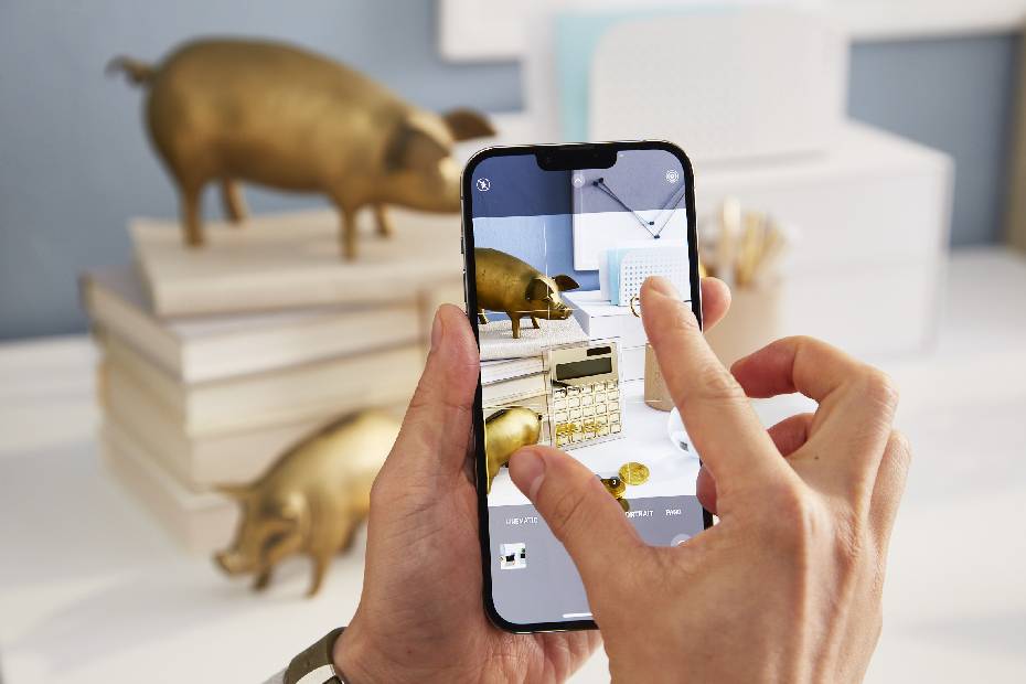 Personne prenant une photo avec son téléphone