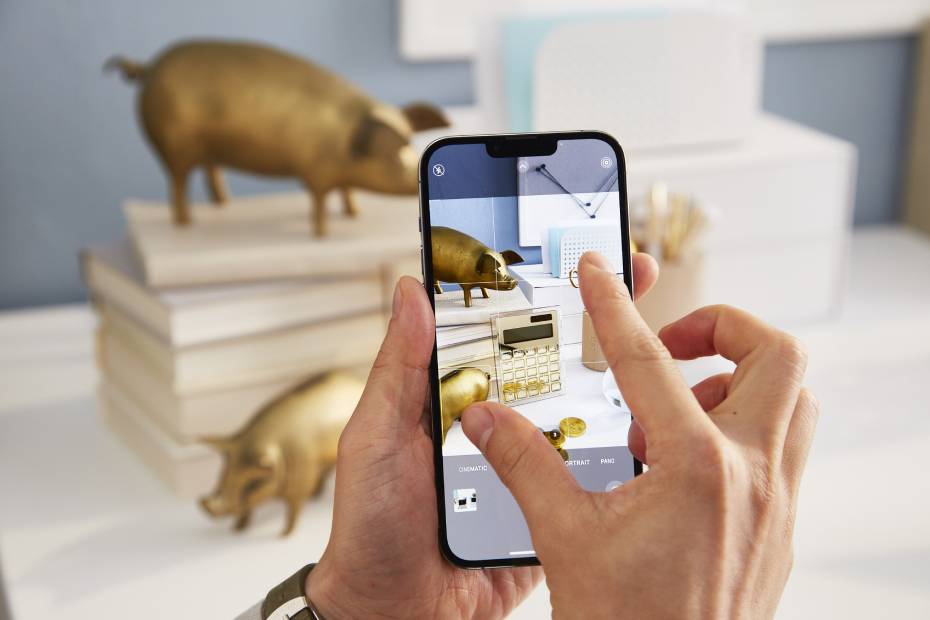 Personne prenant une photo avec son téléphone