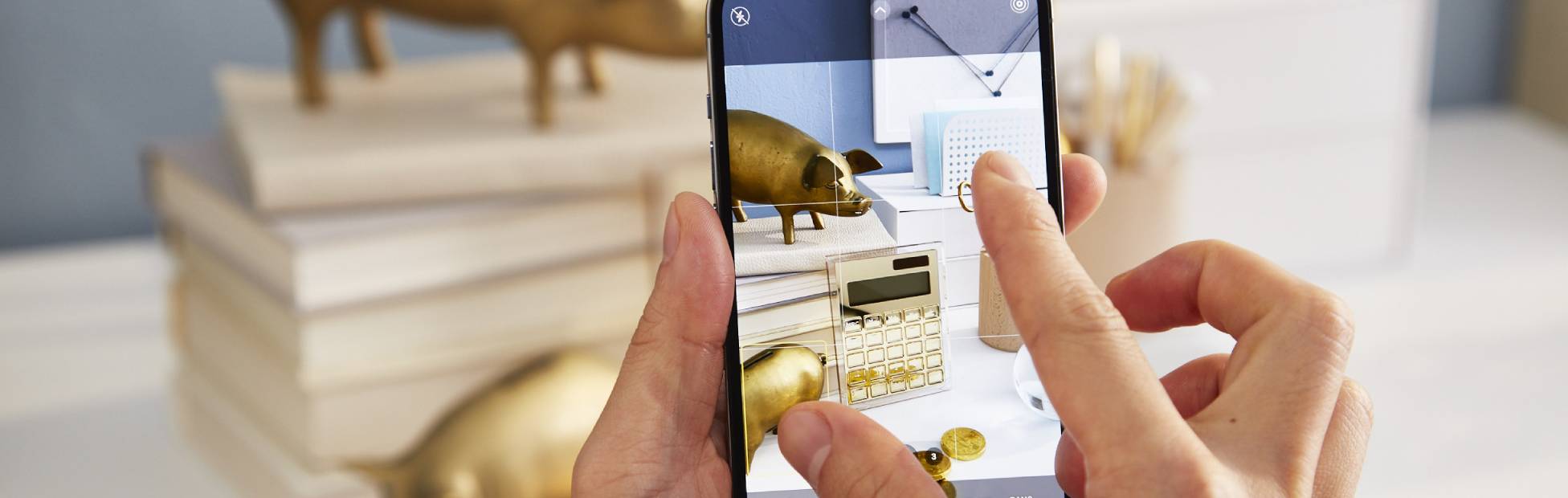Personne prenant une photo avec son téléphone