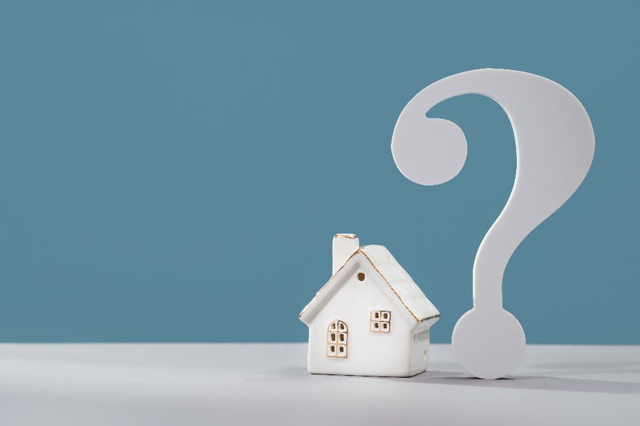 Une maison avec un point d'interrogation